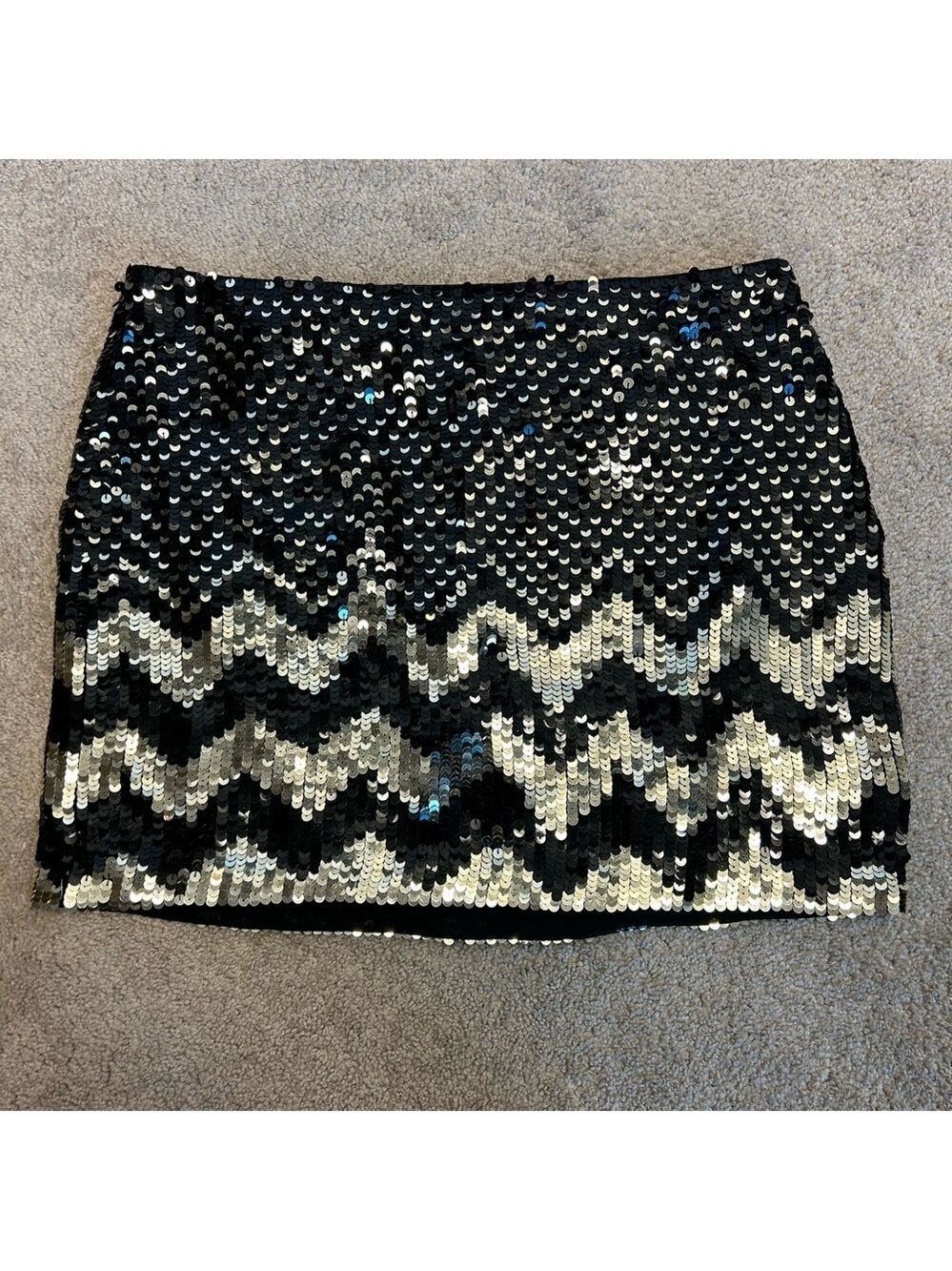 Alice + Olivia metallic gold black chevron sequin miniskirt Sz 8 sparky clubwear